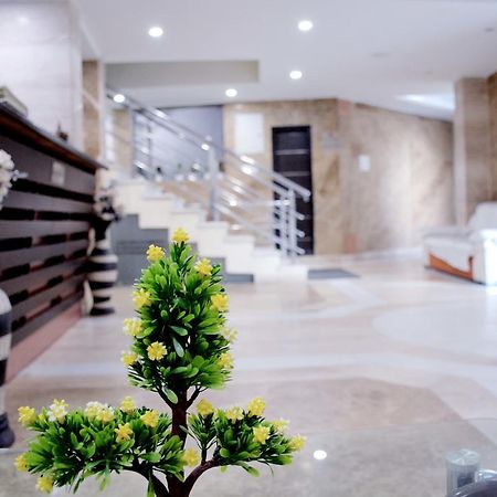 Geetika Galaxy Hotel Канпур Экстерьер фото