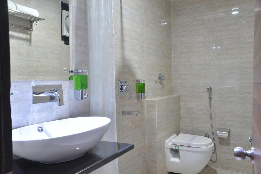 Geetika Galaxy Hotel Канпур Экстерьер фото