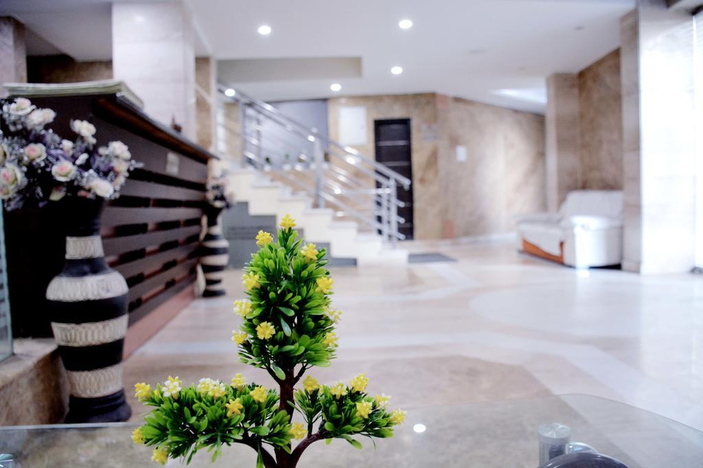 Geetika Galaxy Hotel Канпур Экстерьер фото