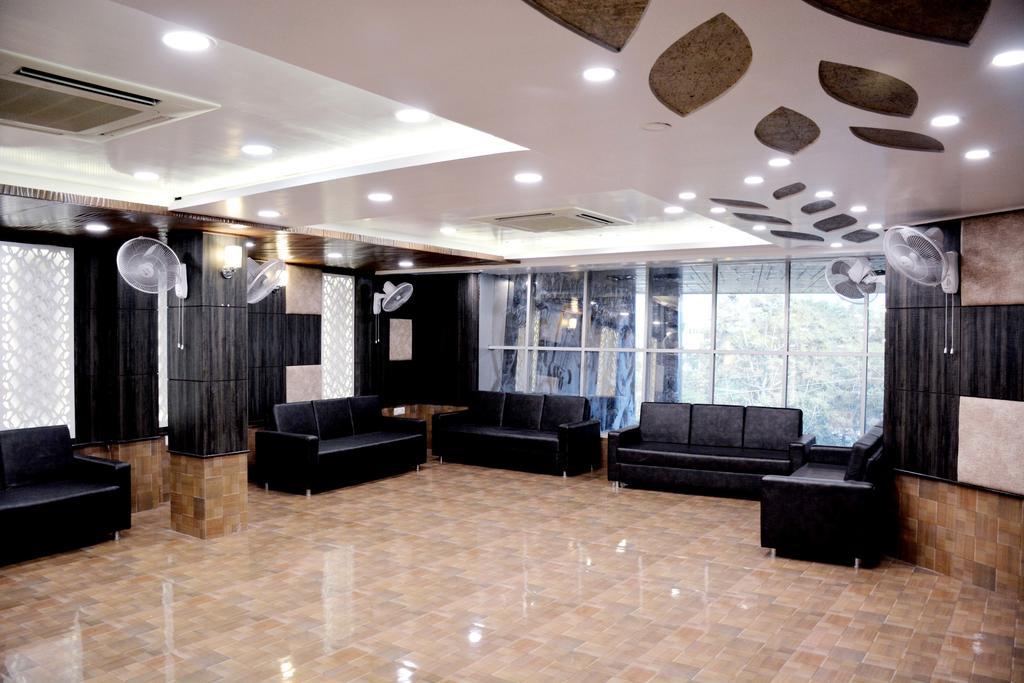 Geetika Galaxy Hotel Канпур Экстерьер фото